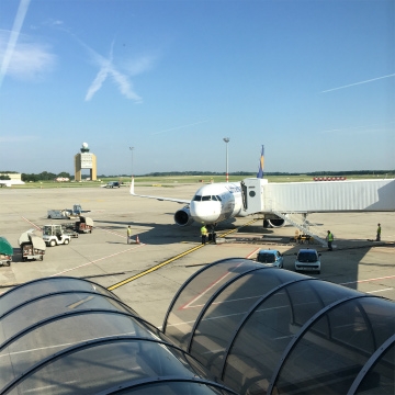 関西空港～ハンガリー・ブダペスト向けハンド4